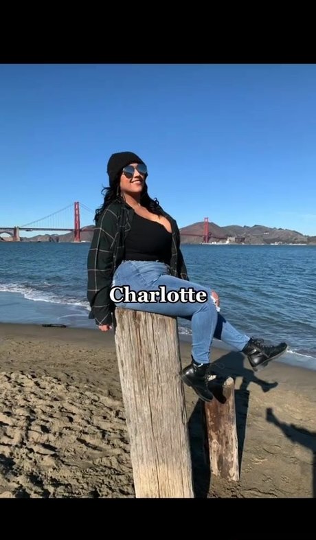 Charlotte Godoy photo 35