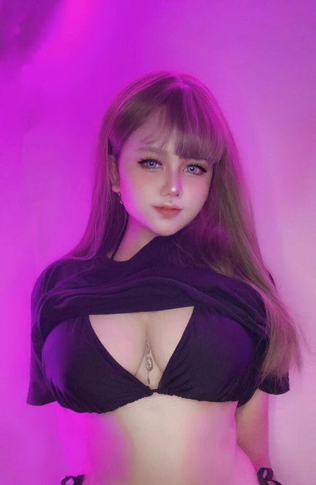 Charlotte LinLin photo 4
