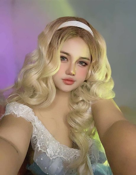 Charlotte LinLin photo 8