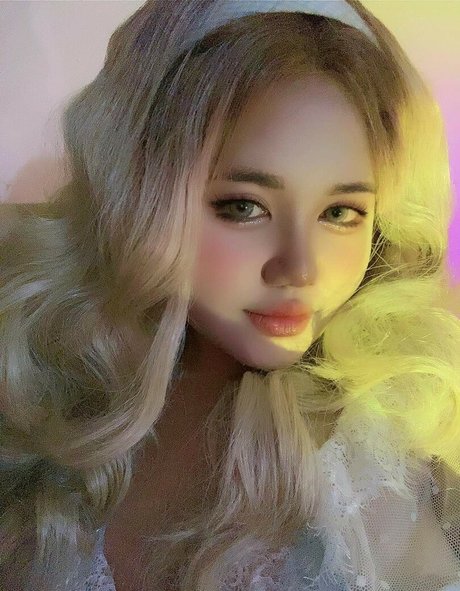 Charlotte LinLin photo 9