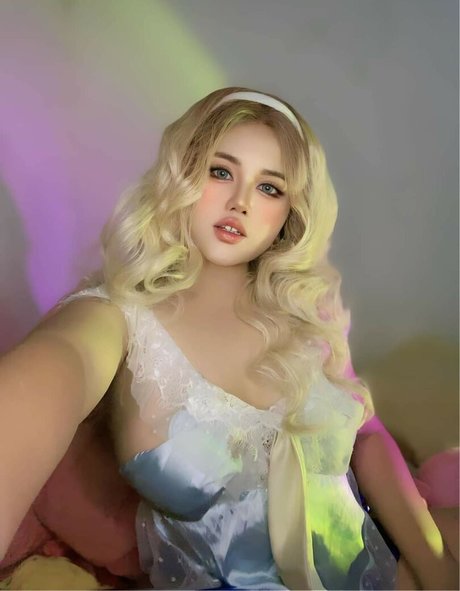 Charlotte LinLin photo 11