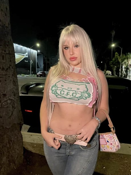 Charlotte Olivia photo 15