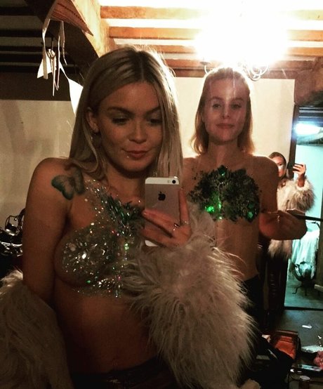 Charlotte Summers photo 2