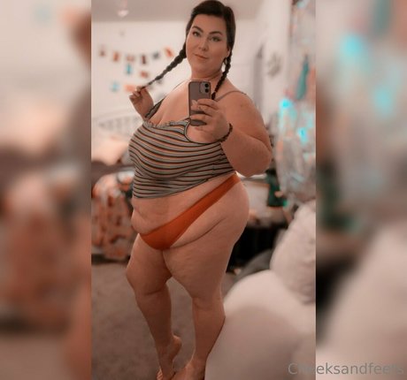 Cheeksandfeetsfree photo 4