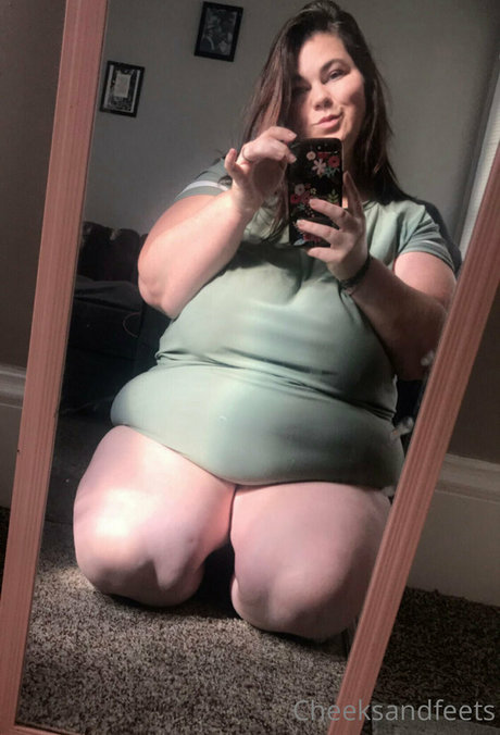 Cheeksandfeetsfree photo 18