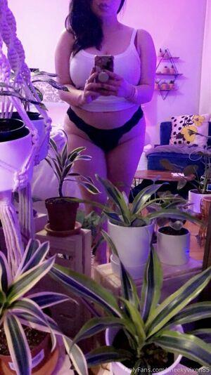 cheekyvixen85 photo 4