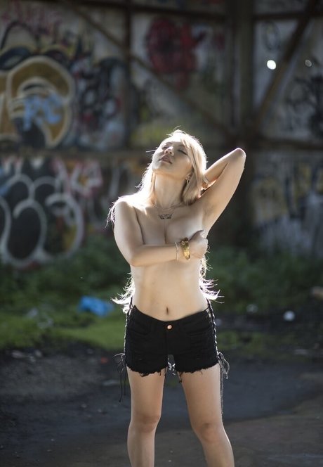 Chelsea Valentine photo 5