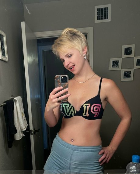 Cherryfoxjk photo 7