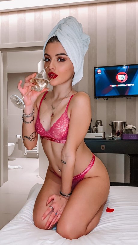 Chiara Nikolli photo 12