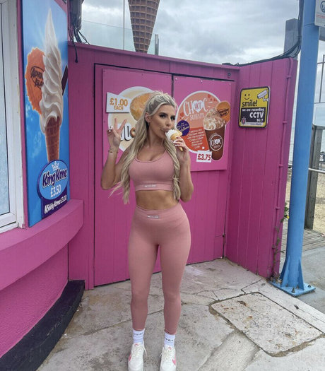 Chloe Burrows photo 2