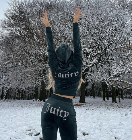 Chloe Burrows photo 5