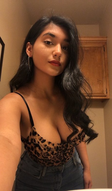 Chloe Medina photo 2