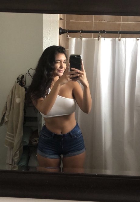 Chloe Medina photo 12