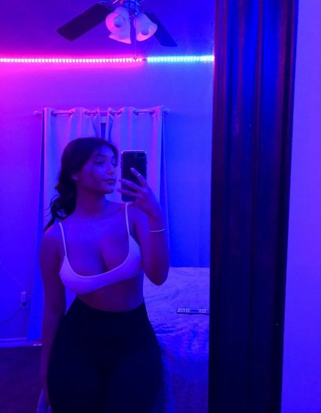 Chloe Medina photo 23