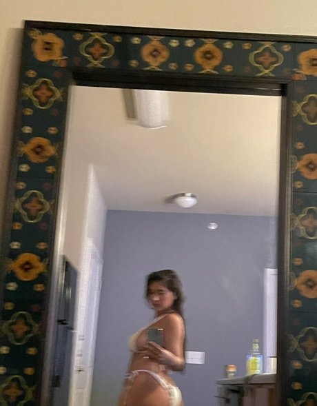 Chloe Medina photo 28