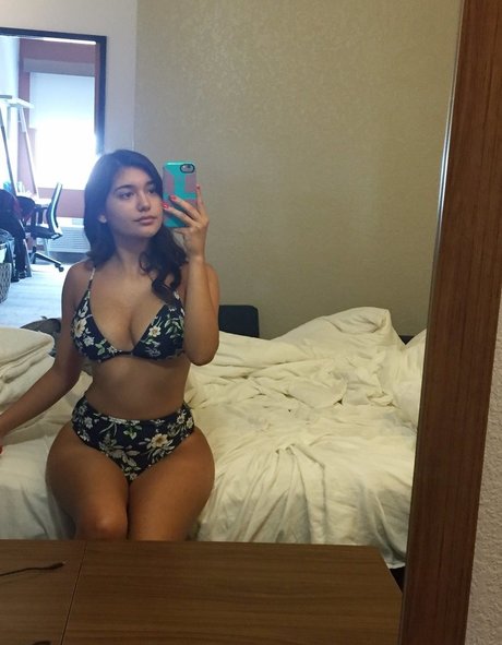 Chloe Medina photo 36