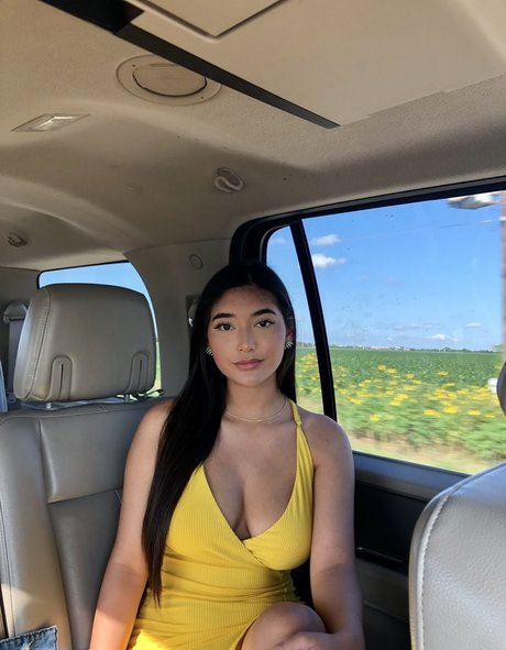 Chloe Medina photo 40