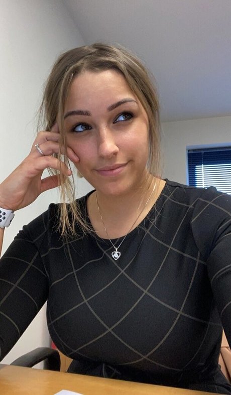 Chloe Smart photo 34