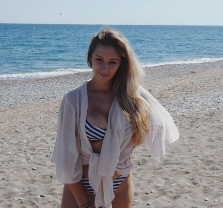 Chloe Smart photo 36