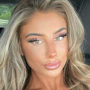 Profile photo of Chloe Streatfield