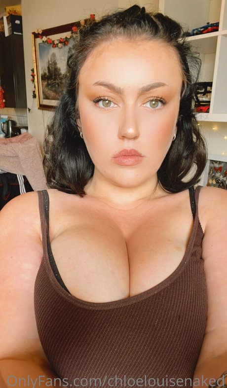 Chloe Louise photo 27