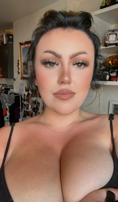 Chloe Louise photo 90