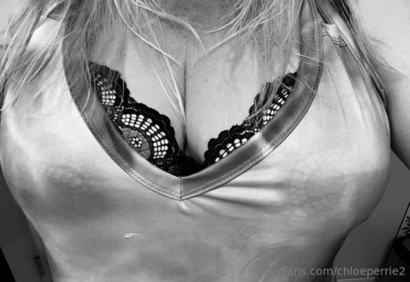 Chloeperrie2 photo 14