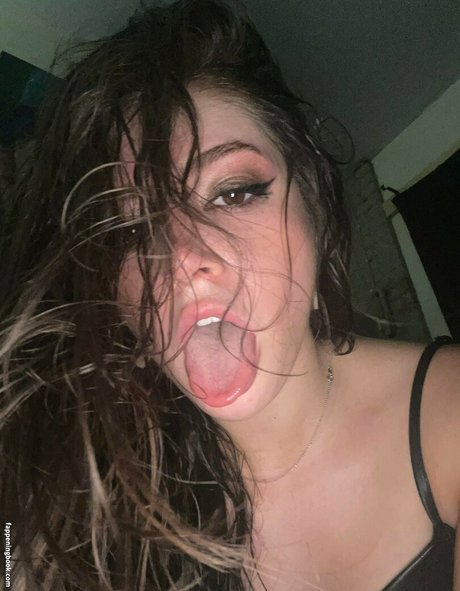 Chrissy Costanza photo 1