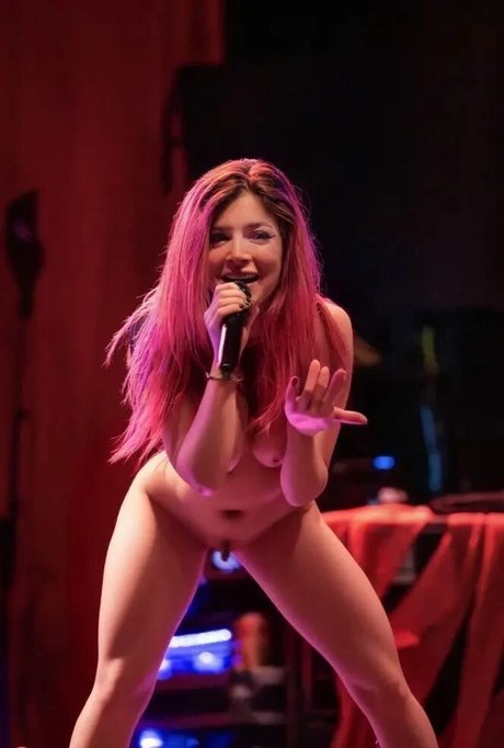 Chrissy Costanza photo 9