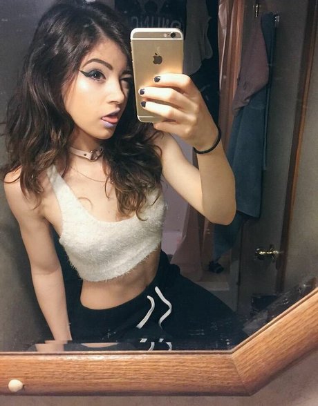 Chrissy Costanza photo 65