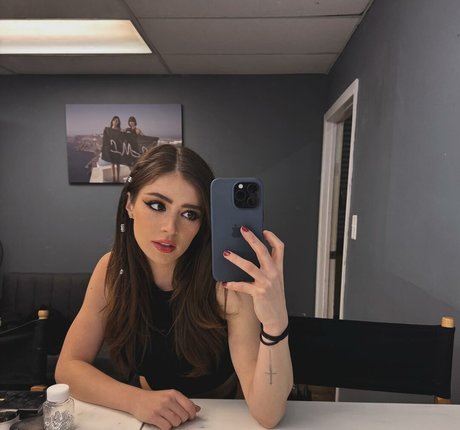 Chrissy Costanza photo 90