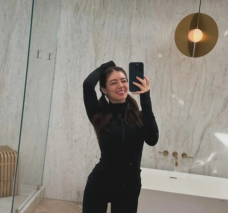 Chrissy Costanza photo 125