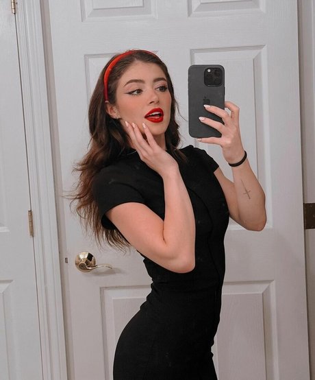 Chrissy Costanza photo 135