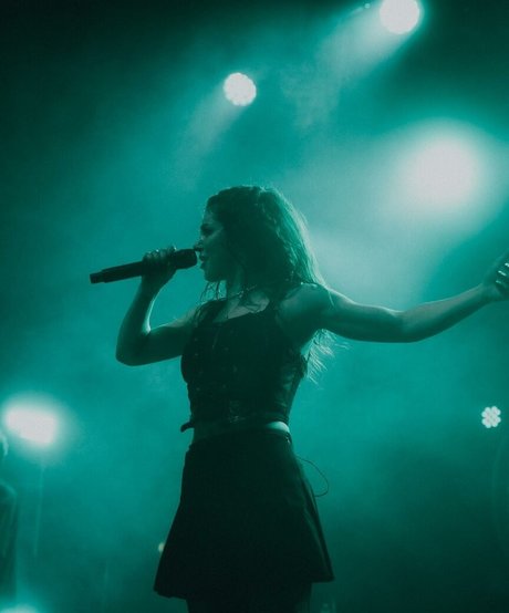Chrissy Costanza photo 137