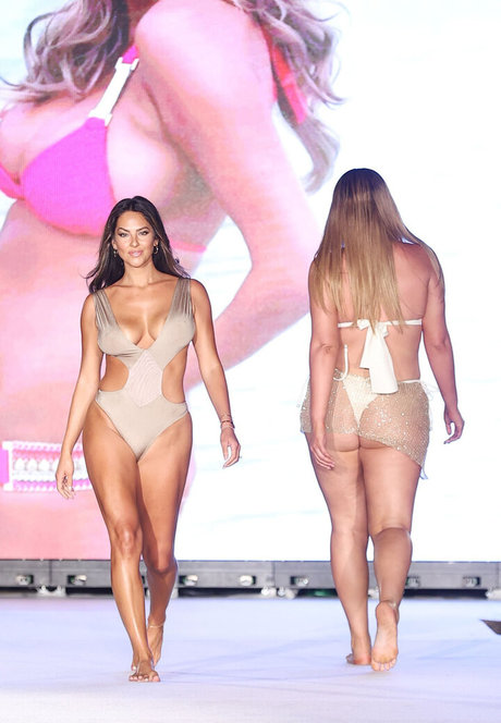 Christen Harper photo 29