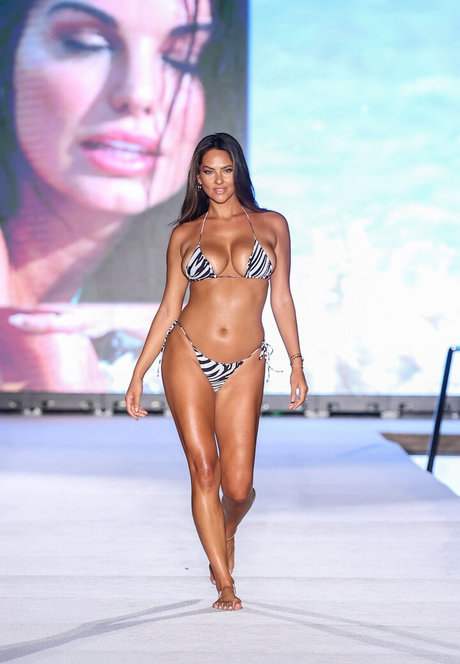 Christen Harper photo 38