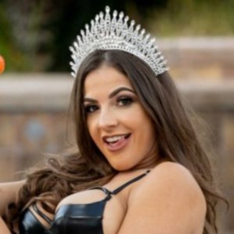 Christi Jaynes photo 16