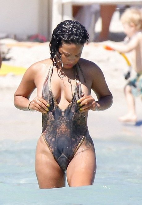 Christina Milian photo 6