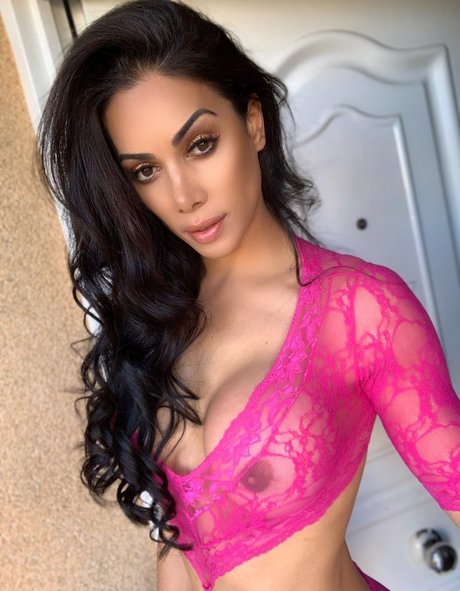 Cinthya Haykchaeli photo 21