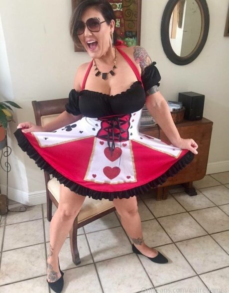 Claire Dames photo 28