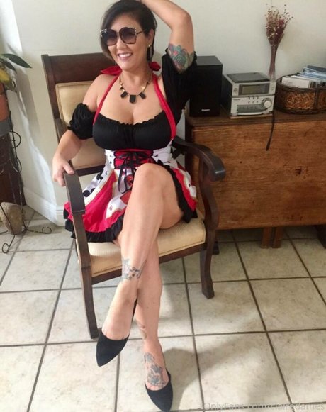 Claire Dames photo 37