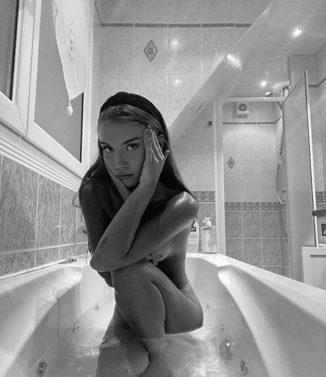 Claire Molin photo 31