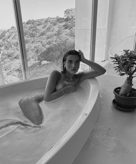 Claire Molin photo 49