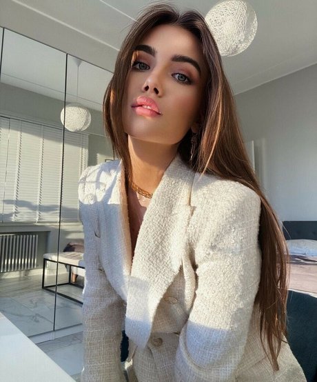 Claire Molin photo 89