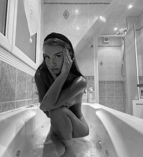 Claire Molin photo 110