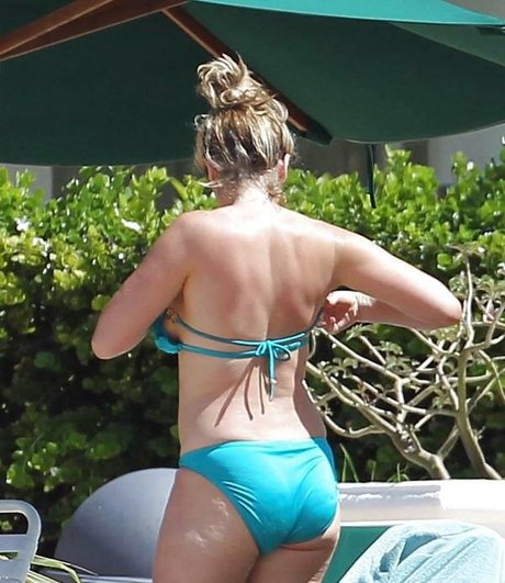 Claire Sweeny photo 13