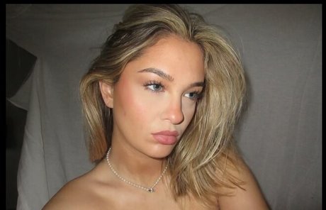 Claudia Conway photo 31