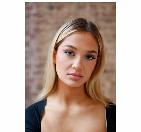 Claudia Conway photo 44