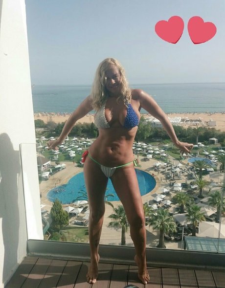 Claudia Silva photo 49