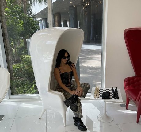 Claudia Tihan photo 335